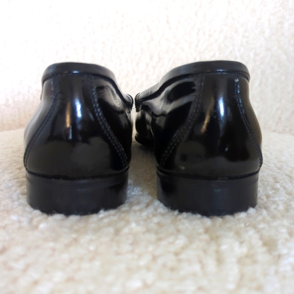 Helene Arpela (Van Cleef Arpels) Black And White Leather Loafers - Picture 5 of 8